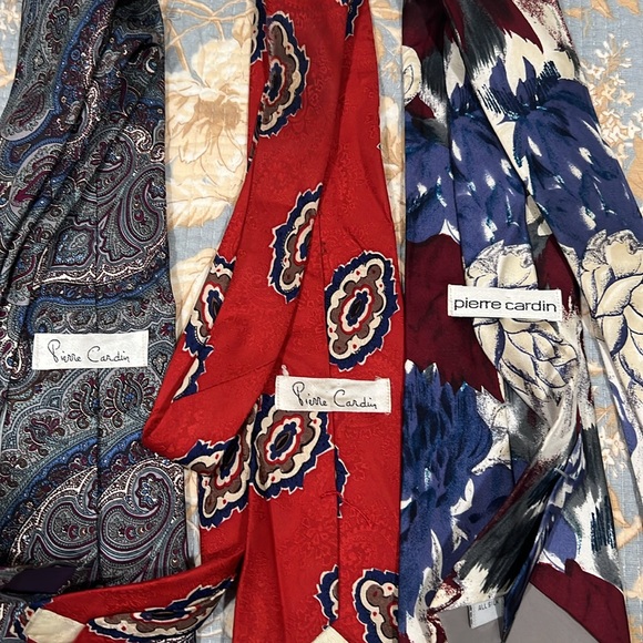 3 Pierre Cardin ties; 2 vintage and 1 silk - Picture 5 of 6